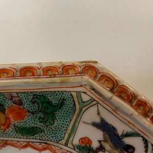 Trois plats de forme octagonale en porcelaine de Chine famille verte, Kangxi — photo 9