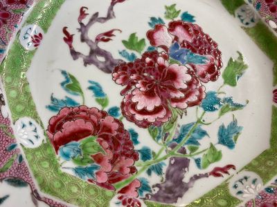 Trois plats de forme octogonale en porcelaine de Chine famille rose,  Yongzheng/Qianlong — photo 5