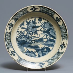 Trois plats en porcelaine de Chine bleu et blanc, Ming — photo 6