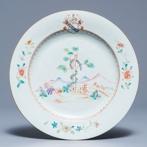 Trois plats et assiettes armoriées en porcelaine de Chine famille rose pour le marché anglais, Qianlong — photo 2