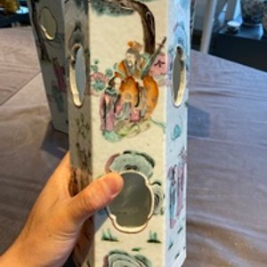 Trois porte-chapeaux ajourés de forme hexagonale en porcelaine de Chine famille rose, 19ème — photo 8