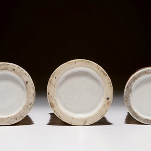 Trois pots à pinceaux reticulés en porcelaine de Chine de Canton famille rose, 19ème — photo 6
