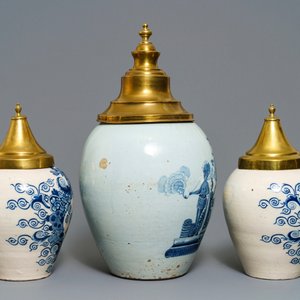 Trois pots à tabac en faïence de Delft bleu et blanc, 18ème — photo 2