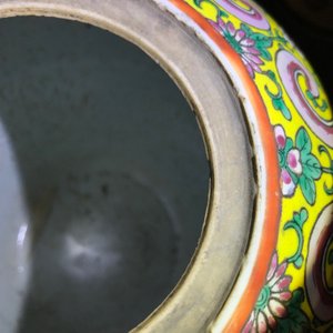 Trois pots couverts et deux bols en porcelaine de Chine famille rose, 19ème — photo 16