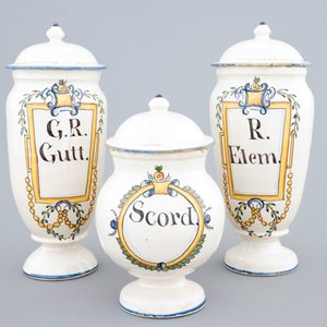 Trois pots de pharmacie couverts polychromes, Haguenau, France, 18ème — photo 7