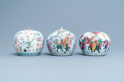Trois pots en porcelaine de Chine famille rose, 19ème