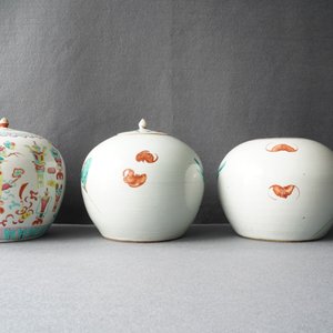 Trois pots en porcelaine de Chine famille rose, 19ème — photo 11