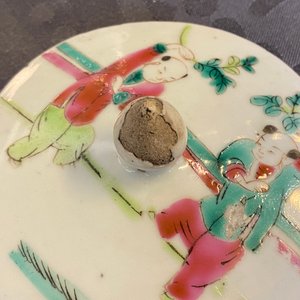 Trois pots en porcelaine de Chine famille rose, 19ème — photo 19