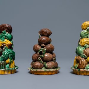 Trois pyramides de fruits en biscuit émaillé vert, Kangxi — photo 2