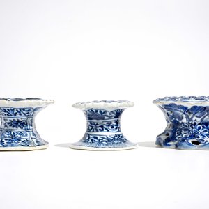 Trois salerons en porcelaine de Chine bleu et blanc, Kangxi — photo 3