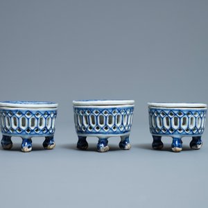 Trois salerons en porcelaine de Chine en bleu et blanc, Qianlong — photo 3