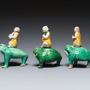 Trois sculptures de Liu Hai sur le crapaud en biscuit émaillé vert, Chine, Kangxi — photo 5