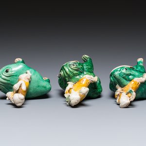 Trois sculptures de Liu Hai sur le crapaud en biscuit émaillé vert, Chine, Kangxi — photo 7