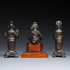 Trois sculptures en bronze figurant Guanyu, Li Jing et un fonctionnaire, Chine, Ming — photo 5