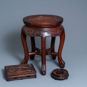 Trois socles en bois sculpté, Chine, 19/20ème — photo 1