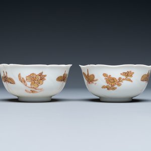 Trois soucoupes et deux tasses en porcelaine de Chine en rouge de fer et doré à décor de papillons, Yongzheng — photo 6