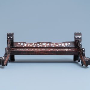 Trois supports d'écrans de table en bois sculpté, Chine, 19ème — photo 12