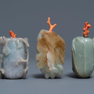 Trois tabatières en jade aux bouchons de corail, Chine, 19/20ème — photo 2