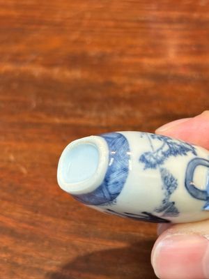 Trois tabatières en porcelaine de Chine en bleu et blanc, marque de Yongzheng, 19ème — photo 20