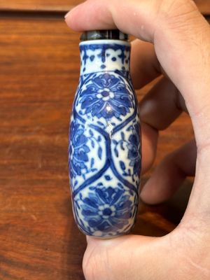 Trois tabatières en porcelaine de Chine en bleu et blanc, marque de Yongzheng, 19ème — photo 24