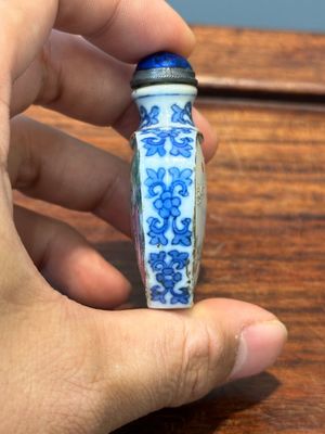 Trois tabatières en porcelaine de Chine famille rose, marque de Qianlong, 19ème — photo 5