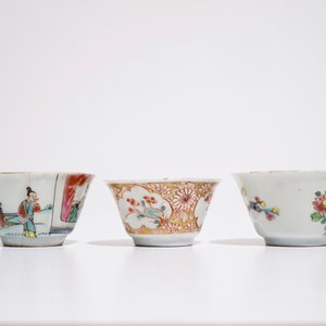 Trois tasses et deux soucoupes en porcelaine de Chine famille rose, Yongzheng/Qianlong — photo 5