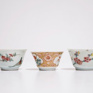 Trois tasses et deux soucoupes en porcelaine de Chine famille rose, Yongzheng/Qianlong — photo 6