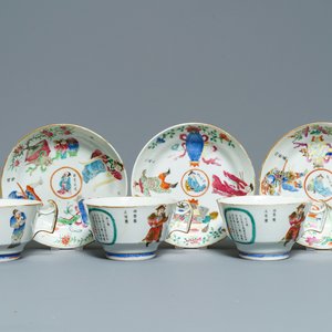 Trois tasses et soucoupes en porcelaine de Chine famille rose à décor 'Wu Shuang Pu', 19ème — photo 1