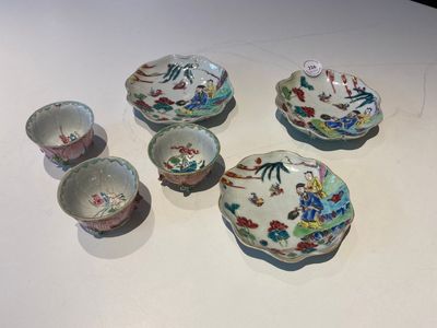 Trois tasses et soucoupes en porcelaine de Chine famille rose en forme de lotus, Yongzheng — photo 1