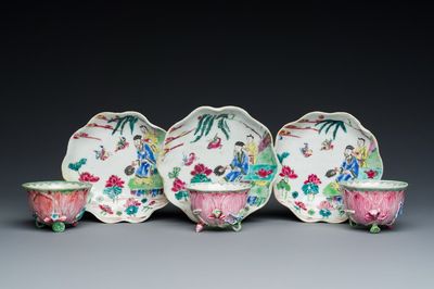 Trois tasses et soucoupes en porcelaine de Chine famille rose en forme de lotus, Yongzheng