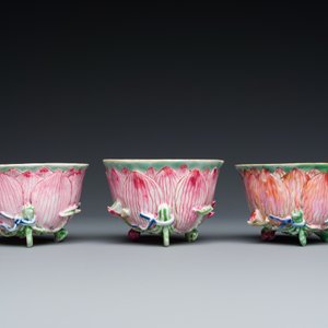 Trois tasses et soucoupes en porcelaine de Chine famille rose en forme de lotus, Yongzheng — photo 7