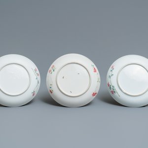 Trois tasses et soucoupes en porcelaine de Chine famille rose, Yongzheng — photo 3