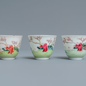 Trois tasses et soucoupes en porcelaine de Chine famille rose, Yongzheng — photo 4