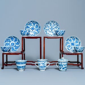 Trois tasses et soucoupes et trois grandes tasses en porcelaine de Chine en bleu et blanc, Kangxi/Qianlong — photo 1