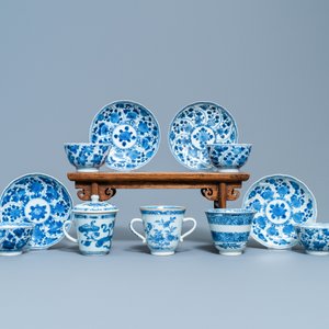 Trois tasses et soucoupes et trois grandes tasses en porcelaine de Chine en bleu et blanc, Kangxi/Qianlong — photo 2