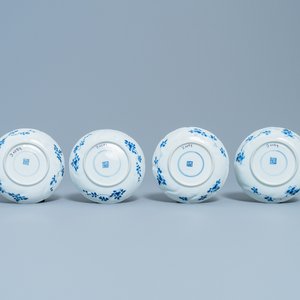 Trois tasses et soucoupes et trois grandes tasses en porcelaine de Chine en bleu et blanc, Kangxi/Qianlong — photo 4