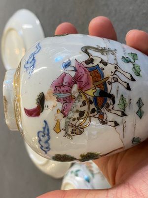 Trois tasses et soucoupes et une boîte à thé couverte en porcelaine de Chine famille rose, Yongzheng/Qianlong — photo 14