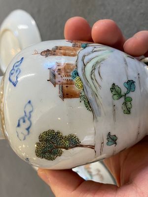 Trois tasses et soucoupes et une boîte à thé couverte en porcelaine de Chine famille rose, Yongzheng/Qianlong — photo 15