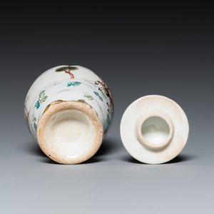 Trois tasses et soucoupes et une boîte à thé couverte en porcelaine de Chine famille rose, Yongzheng/Qianlong — photo 9