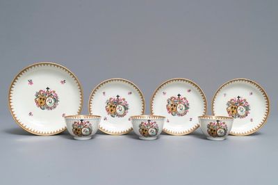Trois tasses et soucoupes et une coupe en porcelaine de Chine famille rose pour le marché hollandais, blasons de Velingius-Visch, Qianlong