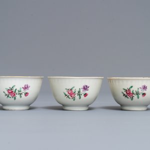 Trois tasses et soucoupes et une coupe en porcelaine de Chine famille rose pour le marché hollandais, blasons de Velingius-Visch, Qianlong — photo 6