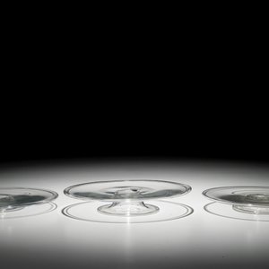Trois tazzas aux piedouches courtes en verre, Angleterre, 19ème — photo 2