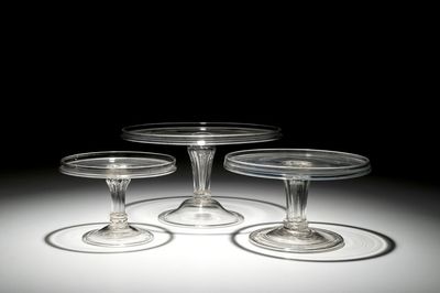 Trois tazzas de taille ascendante en verre, Angleterre, 19ème