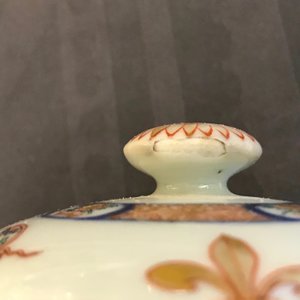 Trois terrines couvertes en porcelaine de Chine du service du Roi de France Louis XV, Yongzheng, vers 1732 — photo 8