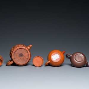 Trois théières couvertes en grès de Yixing et une paire de faisans en porcelaine de Chine famille rose, 19/20ème — photo 7
