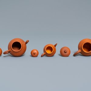 Trois théières couvertes en grès de Yixing, marques en creux, Chine, 18/19ème — photo 7