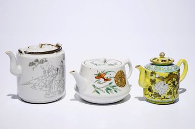 Trois théières couvertes en porcelaine de Chine, 19ème