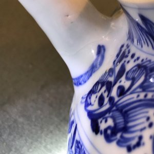 Trois théières couvertes en porcelaine de Chine bleu et blanc, Kangxi — photo 14