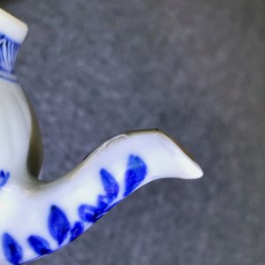 Trois théières couvertes en porcelaine de Chine bleu et blanc, Kangxi — photo 24