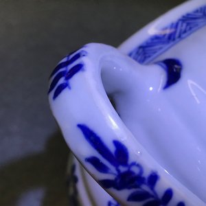 Trois théières couvertes en porcelaine de Chine bleu et blanc, Kangxi — photo 29